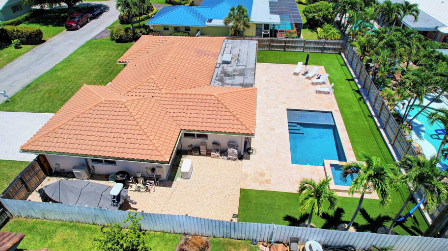 Exterior & Views 2, Dolphin Villa Private Pool!, Palm Beach