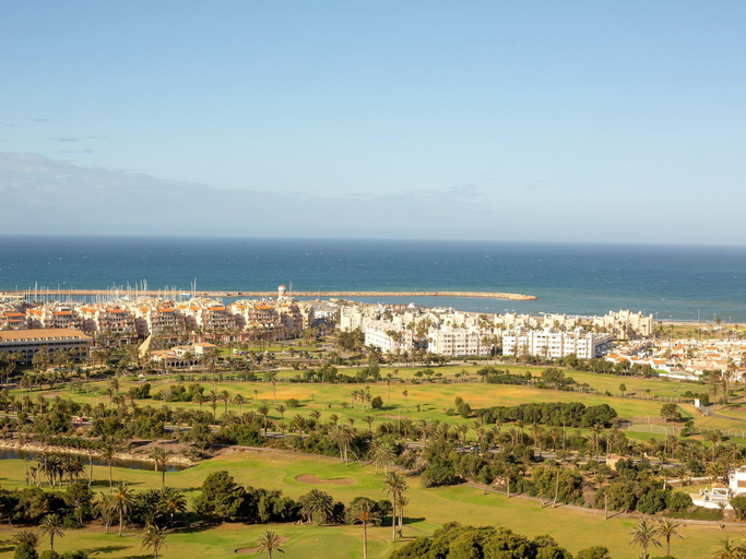Others 2, Beachside Apartment with Pool, Almería