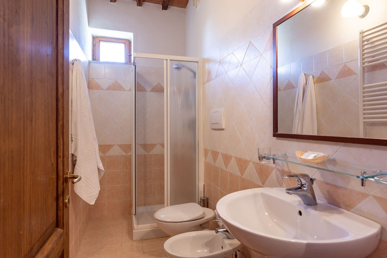 Bathroom 5, Casafrassi Hotel Agriturismo, Siena