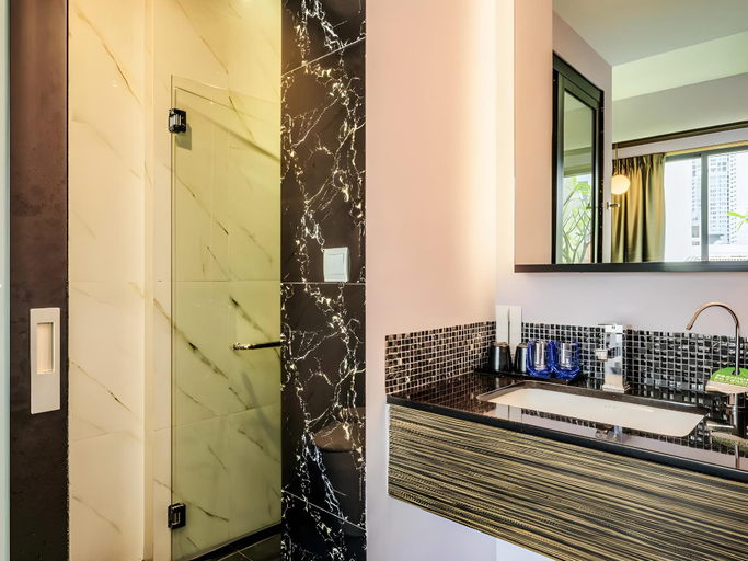 Bathroom 13