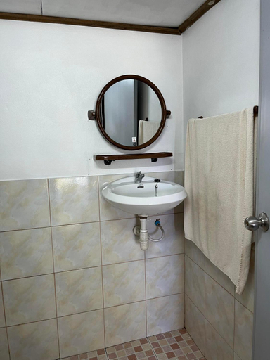 Bathroom 4, Ao Pong Resort, K. Ko Kut
