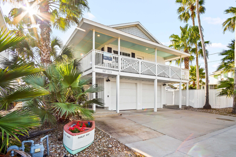 Exterior & Views 2, Coasta Rita Stay for 10!, Nueces