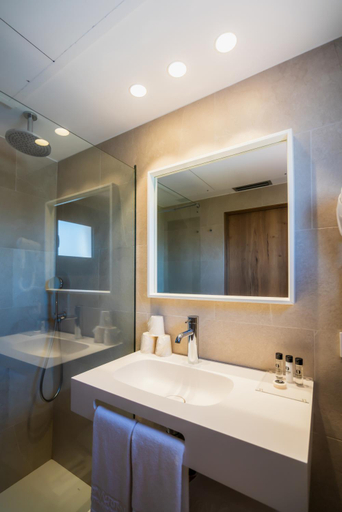 Bathroom 4, Bon Retorn Hotel Restaurant, Girona