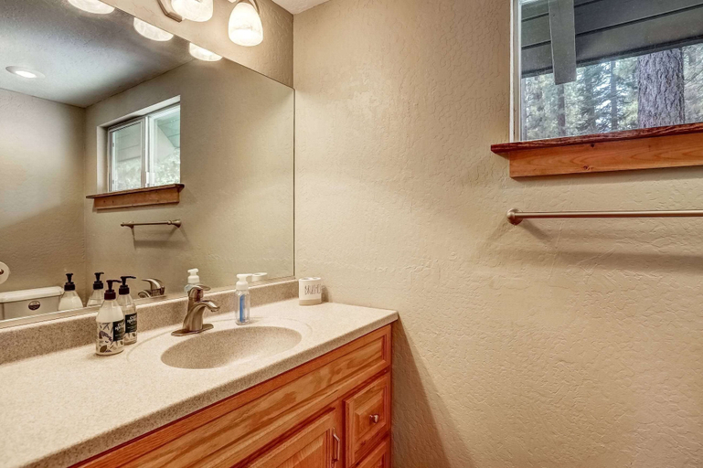 Bathroom 3, Bear Pause 4BR Large Deck & Balcony, El Dorado