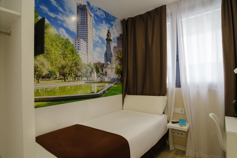 Bedroom 2, Hotel BESTPRICE Alcala, Madrid