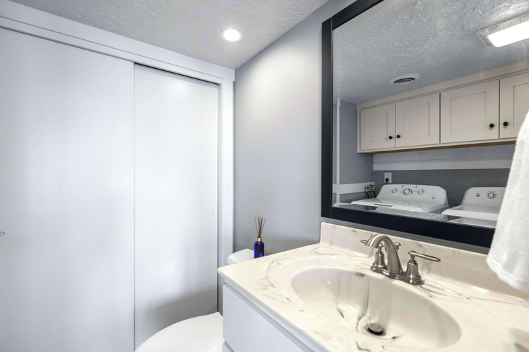 Bathroom 4, For the View Lakeside Launchpad! Great Location, Morgan