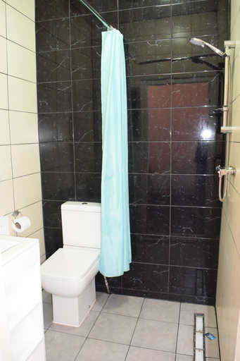 Bathroom 3, Regent Guest House, Lancashire