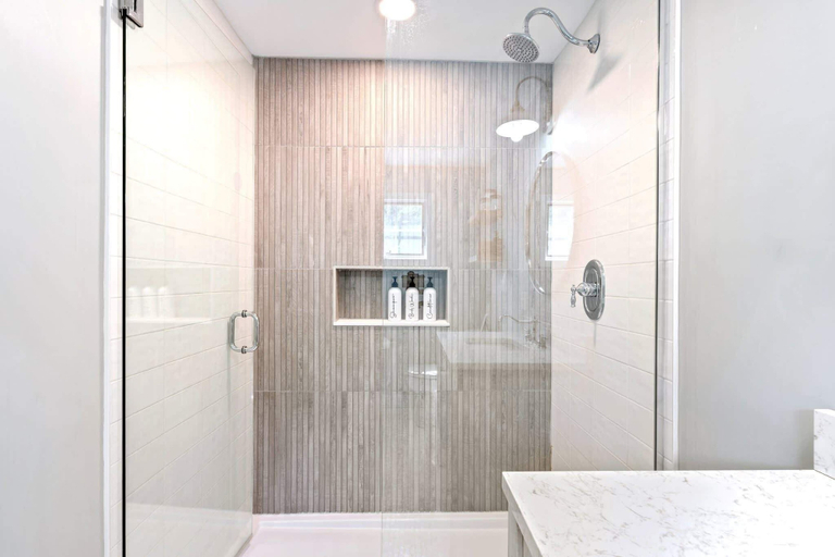 Bathroom 4, Beachwood Getaway Sleeps 10!, York