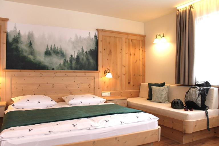 Bedroom 2, Hotel Landgasthof Larchenwald, Bolzano