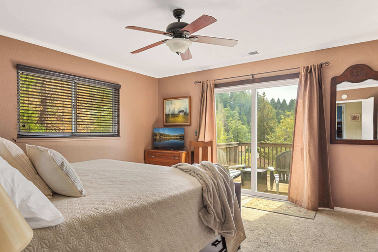 Bedroom 2, Our Secret Getaway An Adventurer's Oasis, San Bernardino