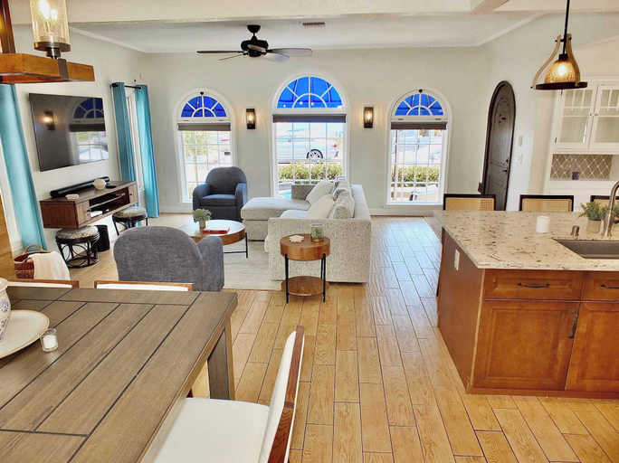 Food & Drinks 5, Belmont Shore Beach House, Los Angeles