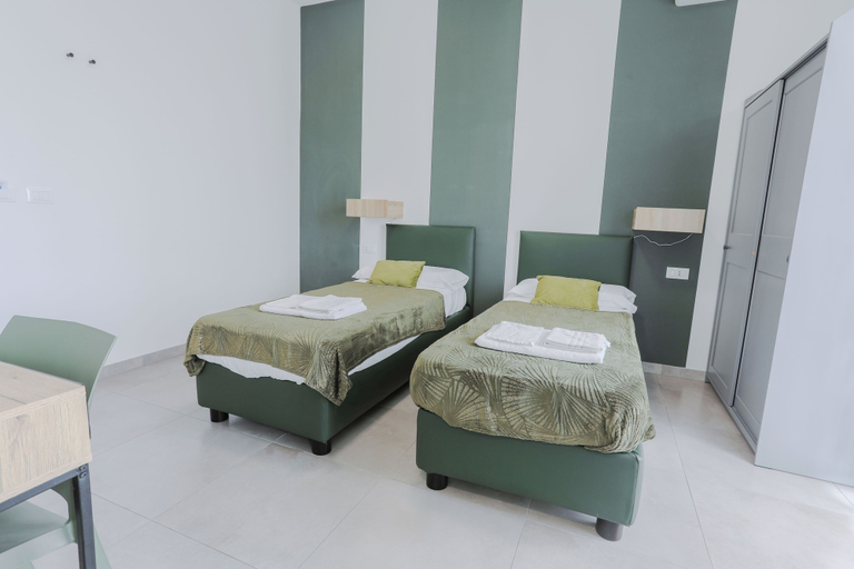 Bedroom 2, HolaBologna, Bologna