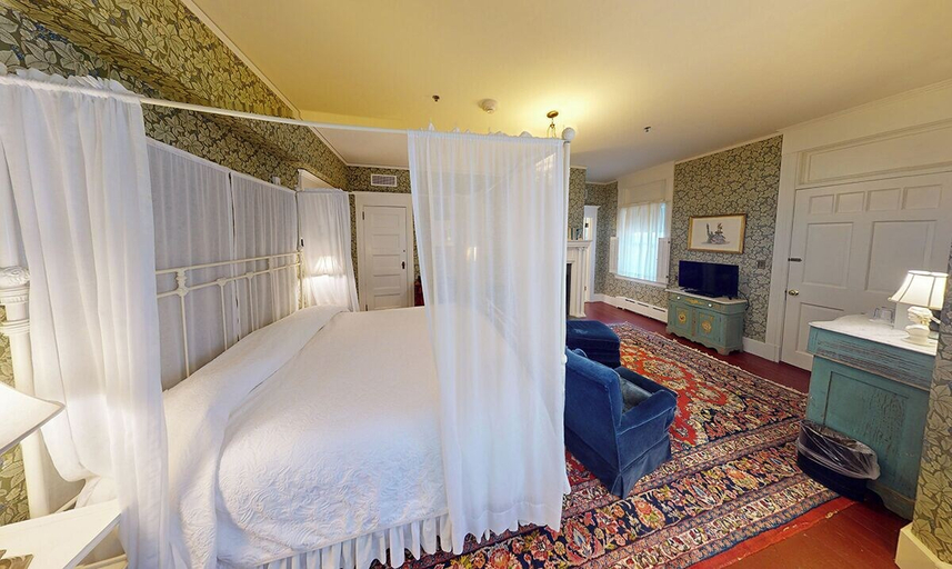 Bedroom 3, The Red Lion Inn, Berkshire