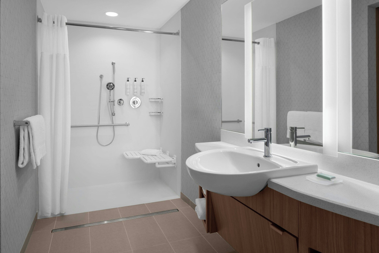 Bathroom 3, Springhill Suites By Marriott Grand Island, Hall