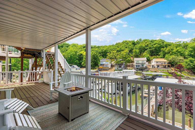 Others 1, Shore Thing - Lakefront for 12, Camden