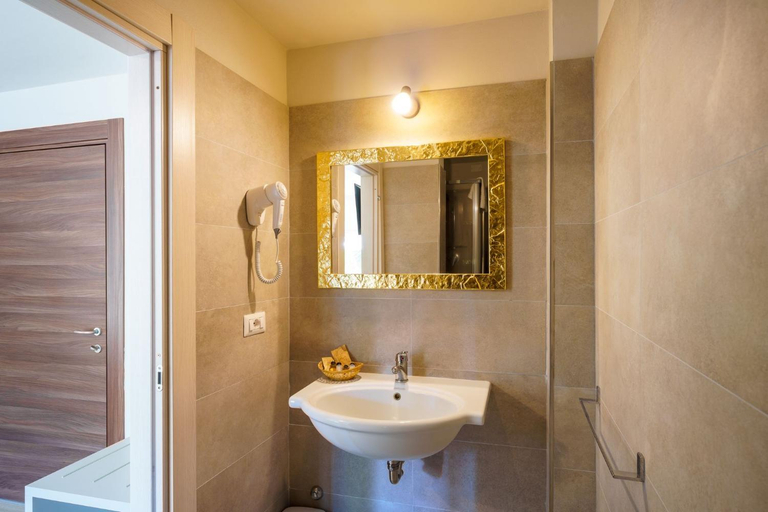 Bathroom 3, Residence Solemaremma, Grosseto