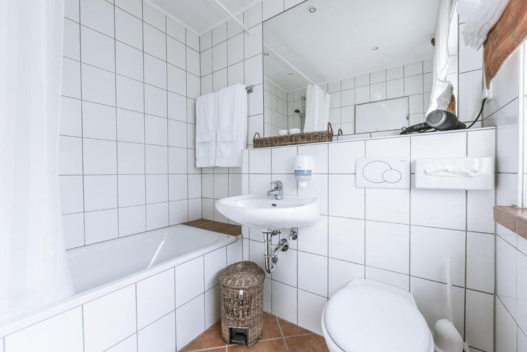 Bathroom 5, Gasthaus Spieker, Paderborn