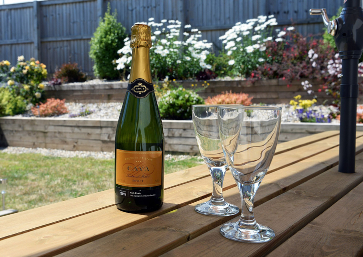 Food & Drinks 5, Coppins Park - Dog Friendly Peaceful Location, Pembrokeshire