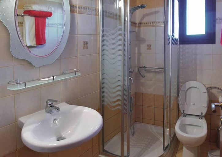Bathroom, Hani Mpagasaki, Central Greece