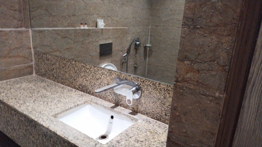 Bathroom, All Fresco Hotel, North 24 Parganas