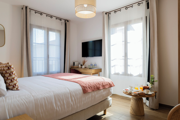 Bedroom 4, Le Baguier, Var