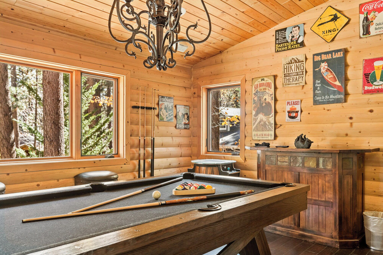 Food & Drinks 5, Summit Pine Lodge 4 BDR Minutes From Bear Lake!, San Bernardino