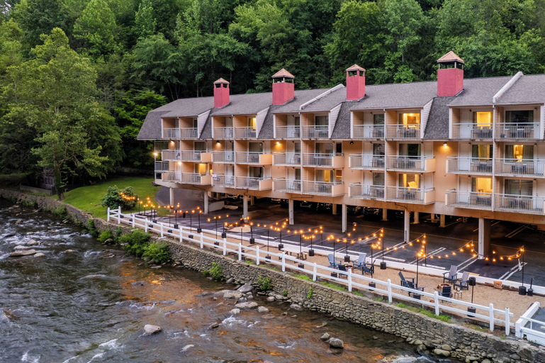Exterior & Views 2, Gatlinburg River Inn, Sevier