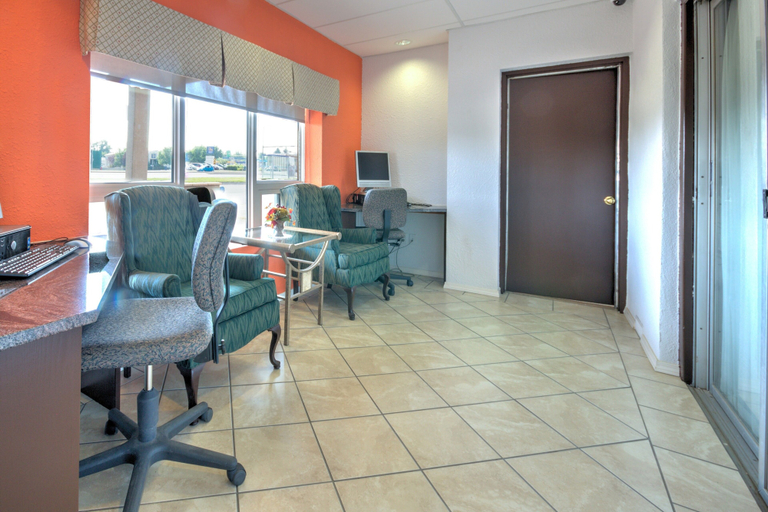 Others 5, Motel 6 Lethbridge, AB, Division No. 2
