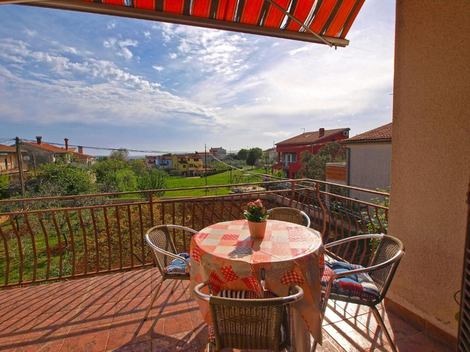 Balcony/terrace 5, Bright apartment with garden and balcony, Vodnjan