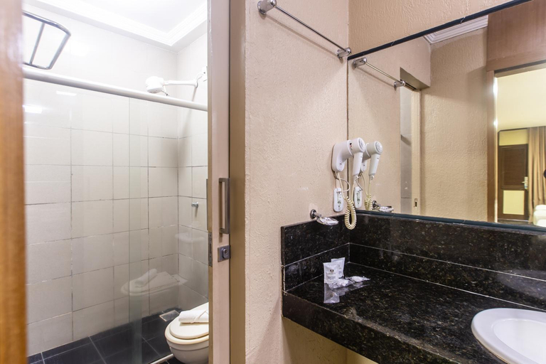 Bathroom 5, Amuarama Hotel, Fortaleza
