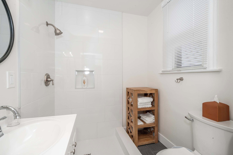Bathroom 3, Historic Ludlow Apt A, Kenton