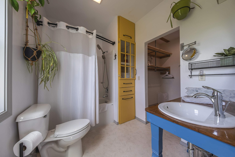 Bathroom 4, Hollenback Heights Epic Views!, Lincoln