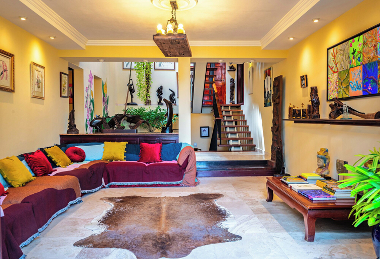 Others 3, Casa Orquídea, Panamá