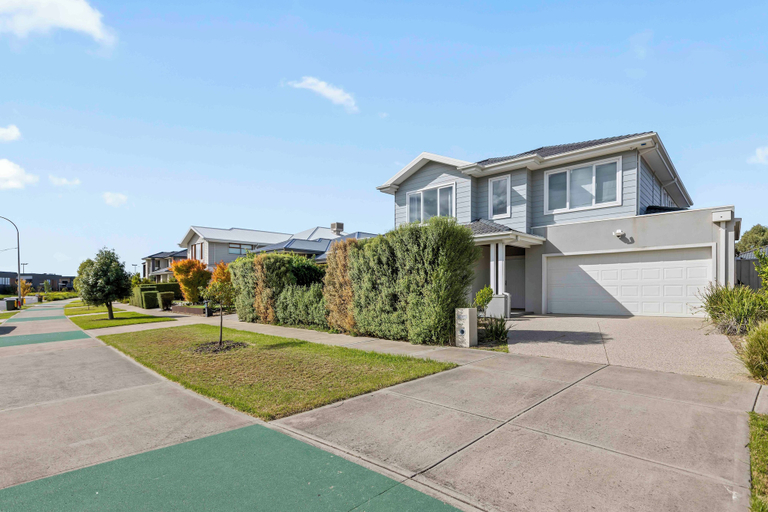 Exterior & Views 2, StayAU Contemporary 5BRM Families Home Point Cook, Melbourne
