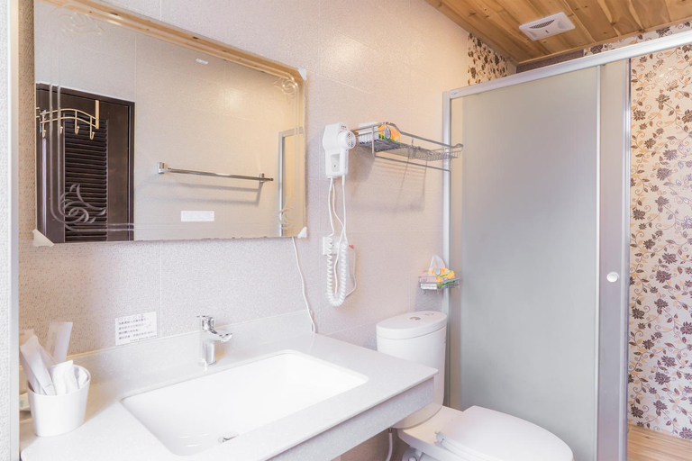 Bathroom 5, Books & Woods Bed and Breakfast, Taitung