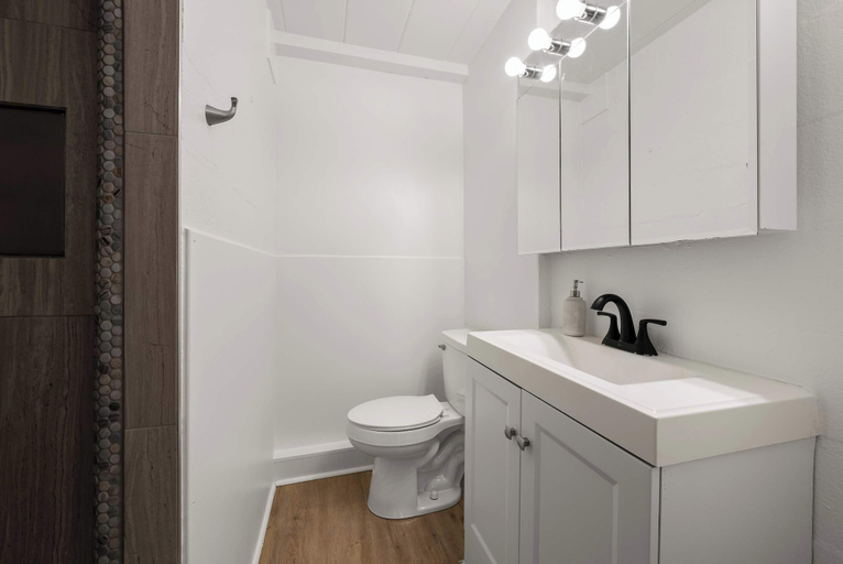 Bathroom, Chic City Retreat 89 For 2, Franklin