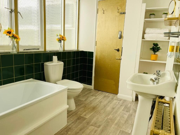 Bathroom 3, Hangover Hotel, Brighton and Hove