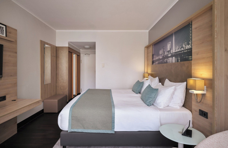 Bedroom 2, Leonardo Royal Hotel Düsseldorf Königsallee, Düsseldorf