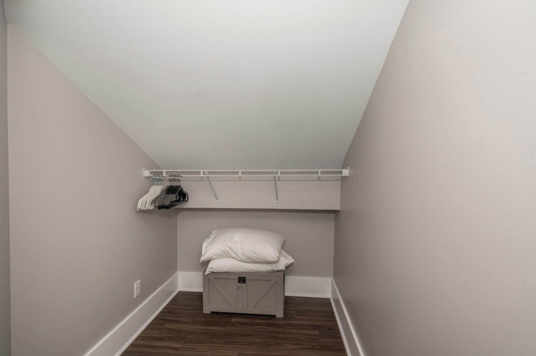Bedroom 3, Heart of Mainstrasse Apt 4, Kenton