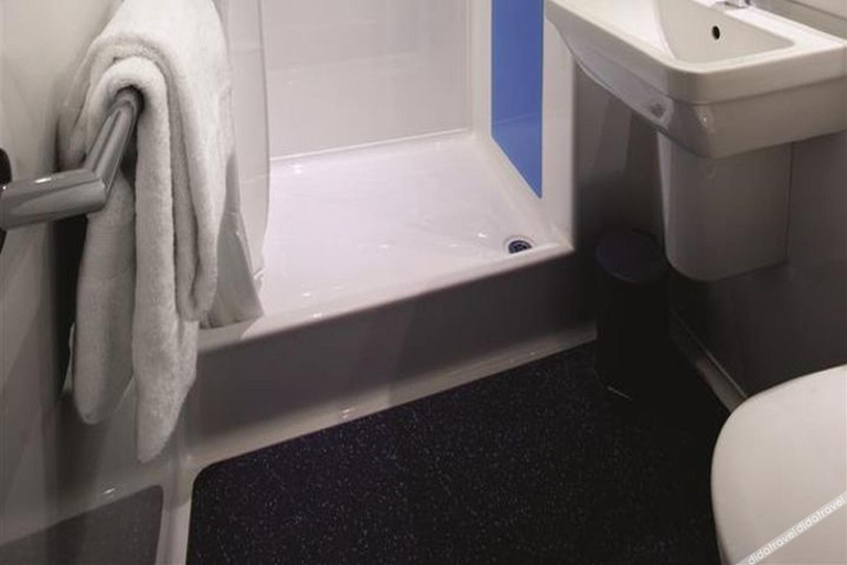 Bathroom 4, Travelodge Crewe Barthomley, Staffordshire