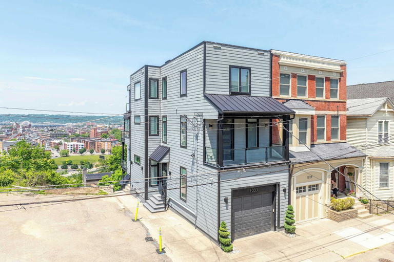 Exterior & Views 2, Skyline Views Mt Adams Studio Private Deck, Cincinnati