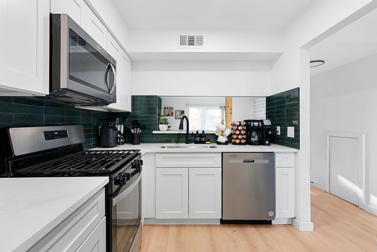 Others 3, Trendy 3 Bedroom Oasis in Central Austin, Travis