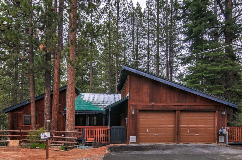 Primary image, Bear Haus - Fur Babies Welcome!, El Dorado