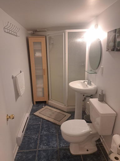Others 4, Confort belles chambres privees dans un duplex, Montréal