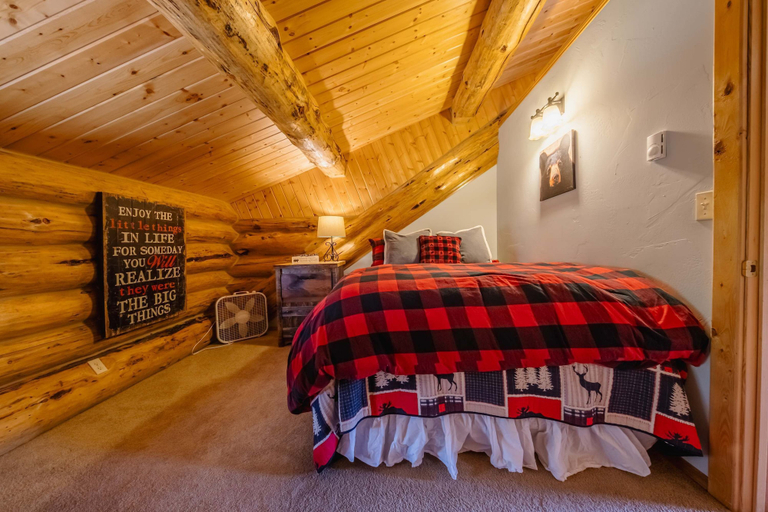 Bedroom 2, Maggies Cabin w/ Boat Rental, Lincoln