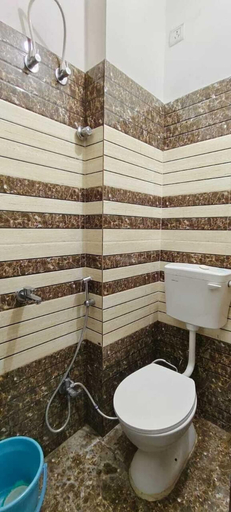 Bathroom 3, Ishi Homestay, Varanasi
