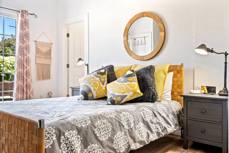 Bedroom 3, Beachwood Getaway Sleeps 10!, York