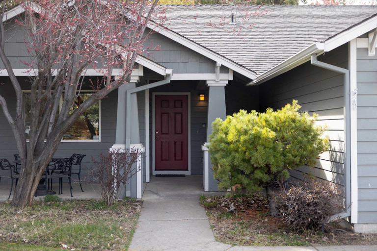 Exterior & Views 2, Rock Bluff Retreat - Home for 6!, Deschutes