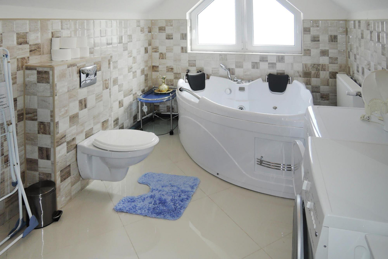 Bathroom 3, Holiday home in Nowe Warpno for 6 persons, Police