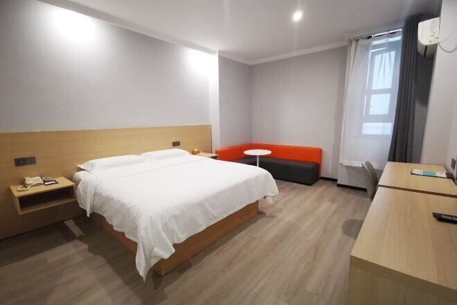 Bedroom 3, Wenhui Hotel, Shanghai